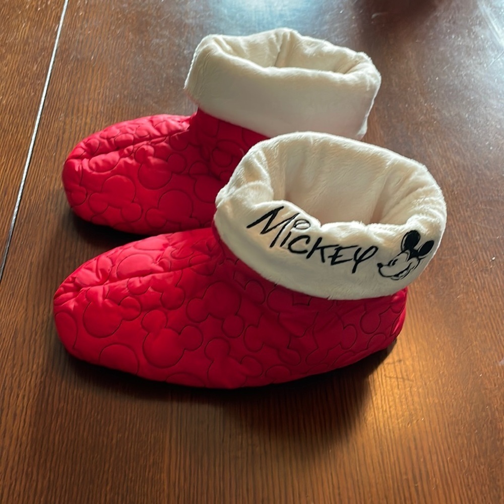 Mickey Mouse Slippers. Large 9-10. Excellent condition